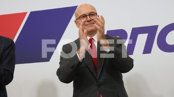 Protest ispred policije